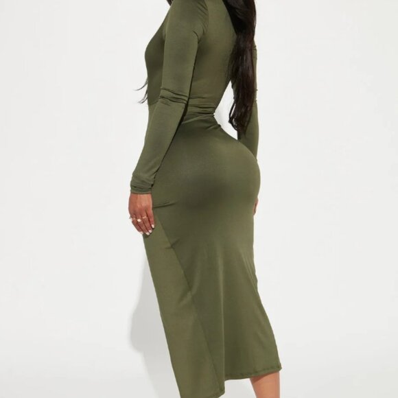 Fashion Nova "Eyes on Me Ruched Midi Dress" NWT Size M Red Holiday Dress - Picture 3 of 10